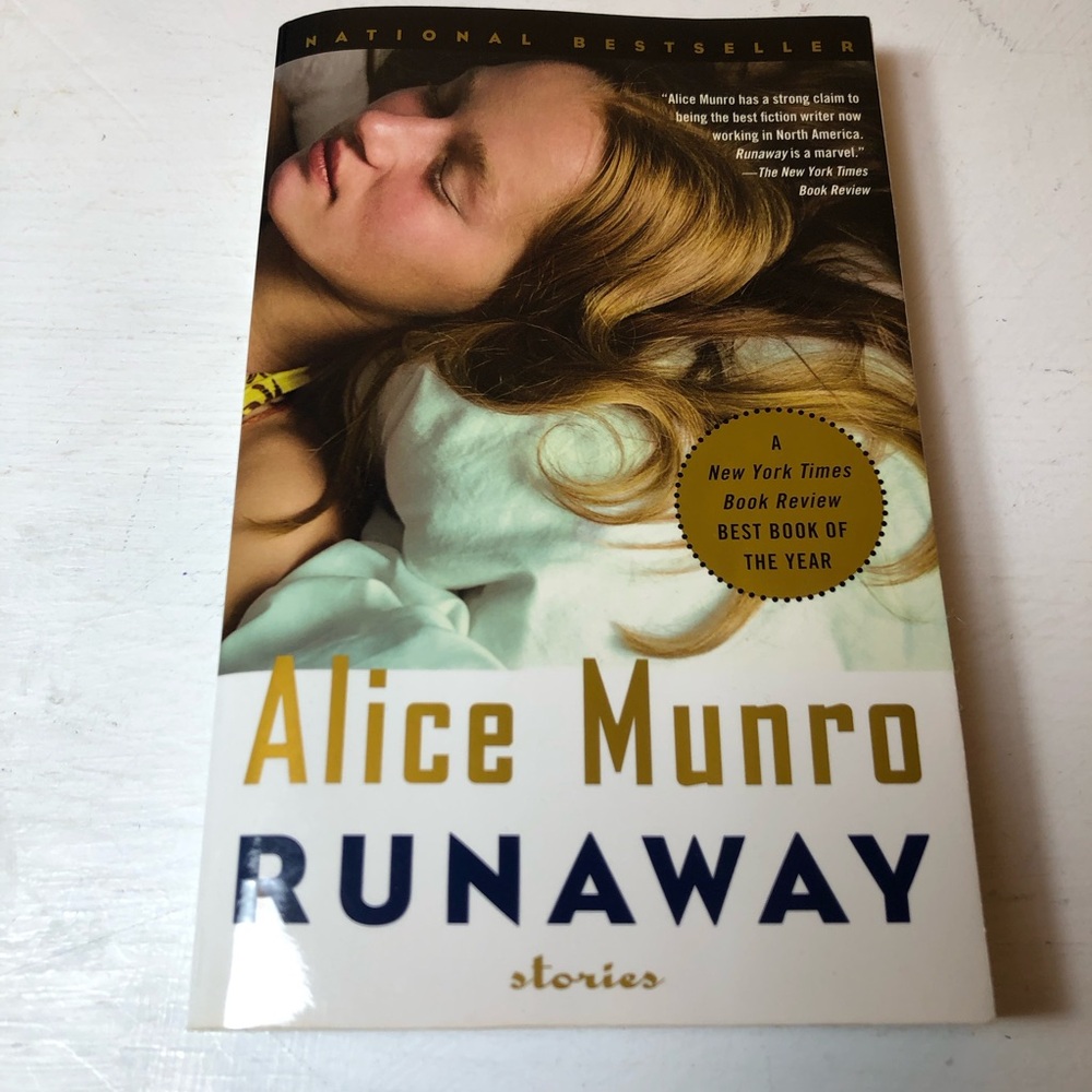 Alice Munro Runaway, A collection of Short Stories, Paperback, 335 pgs,Pre-owned